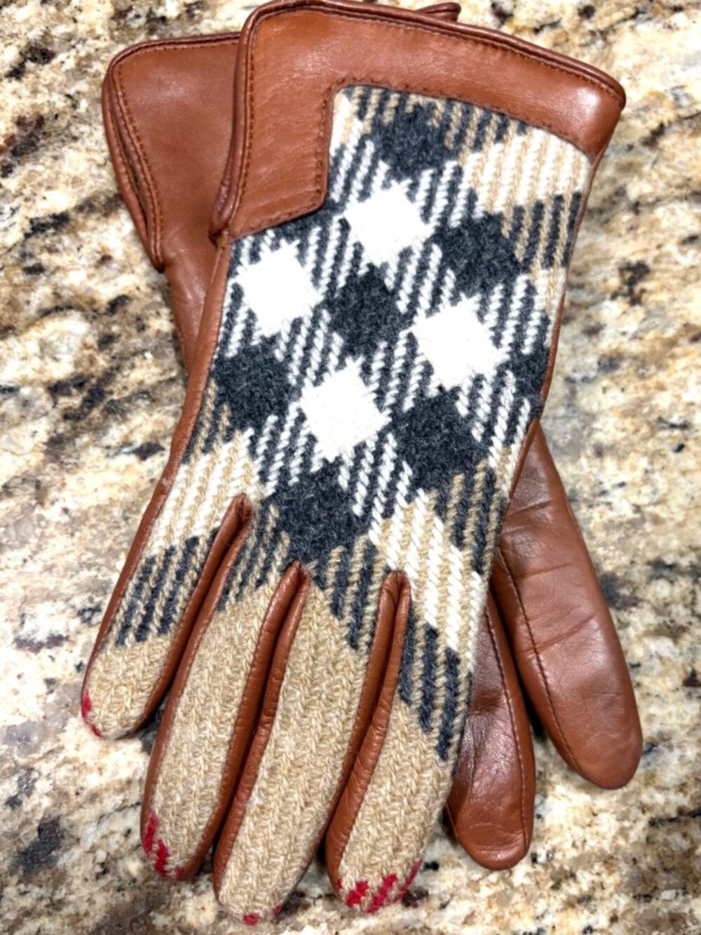 BURBERRY ICONIC PLAID Pattern 100% WOOL, LEATHER, CASHMERE Womens Gloves -Lined - Picture 1 of 16